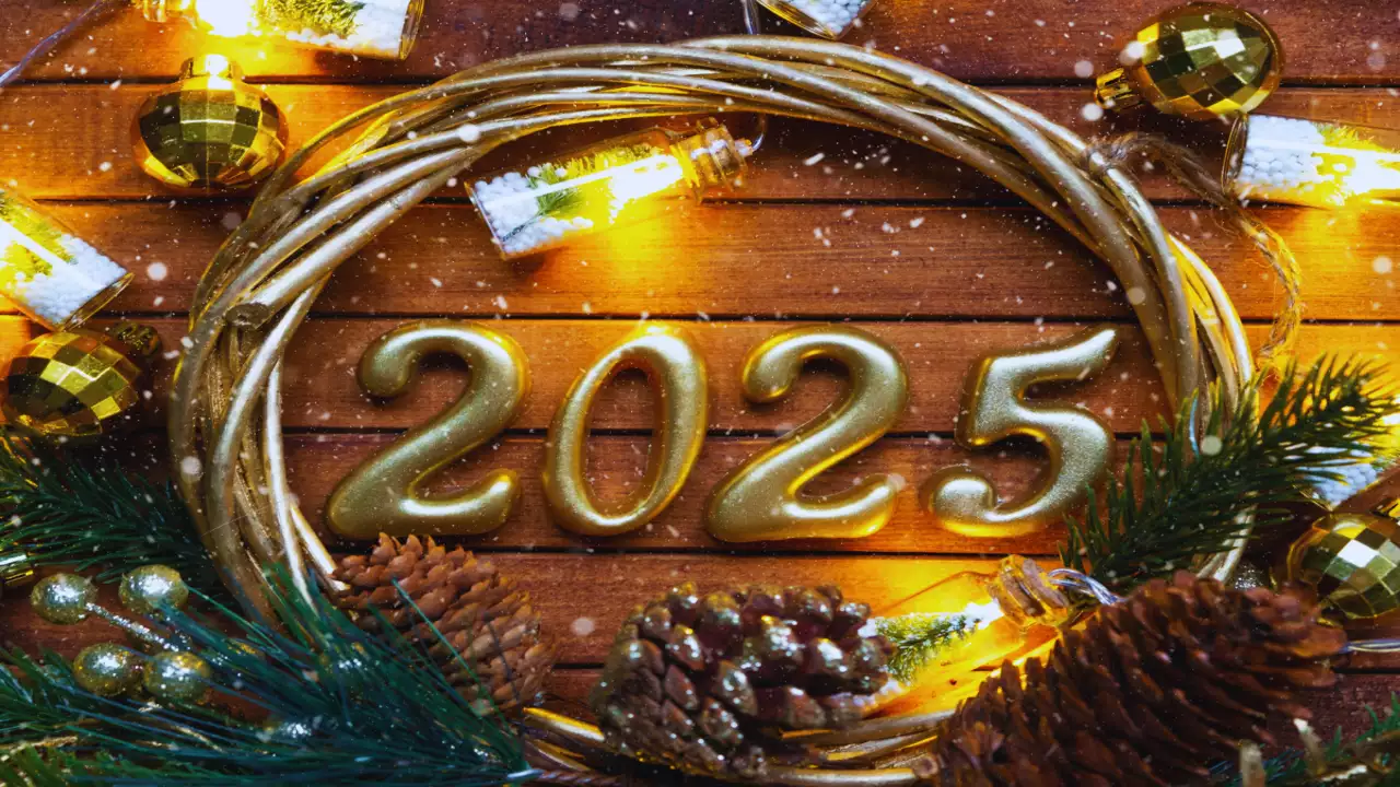 alt="UAE Residents Share New Year Resolutions and 2025 Wishes"