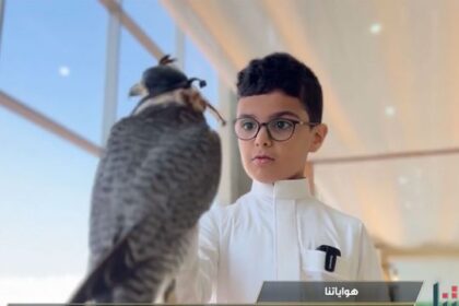 alt="Meet Khalid Al Dhuwaiyan, Saudi Arabia’s Youngest Falconer at Just 9 Years Old"