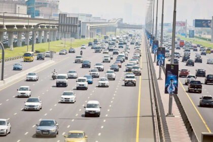 alt="UAE Drivers Take Note: Driving Slowly in Fast Lanes May Result in a Fine"