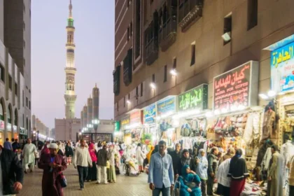 alt="Medina a Key Shopping Hub for Pilgrims"