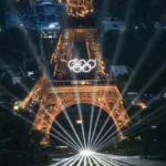 alt="Tourists Flock Back to Paris for Post-Olympic Winter Magic"