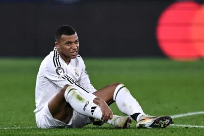 alt="Real Madrid has confirmed that Kylian Mbappé has sustained an injury to his left thigh"