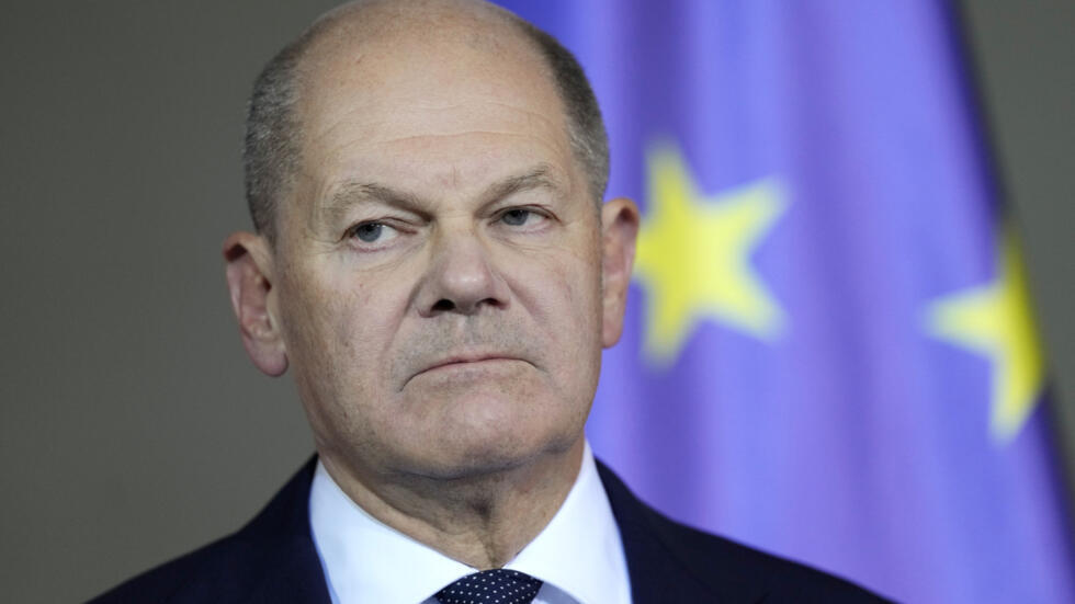 alt="Germany's Scholz Faces Confidence Vote Loss, Opening Door for Early Elections"