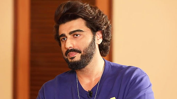 alt="Bollywood Star Arjun Kapoor Alerts Fans to Online Scam"