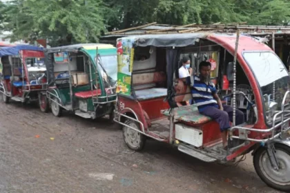 alt="Harvard Duo Energizes Bangladesh’s Rickshaws with Battery Startup"