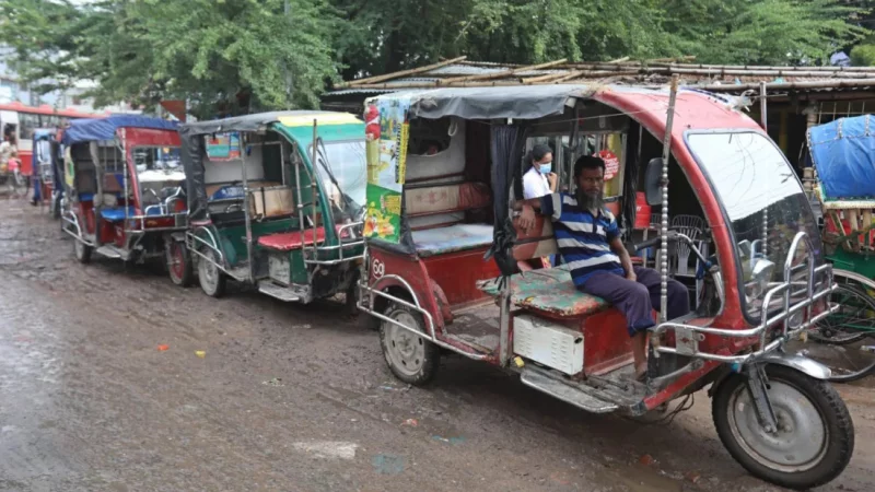 alt="Harvard Duo Energizes Bangladesh’s Rickshaws with Battery Startup"