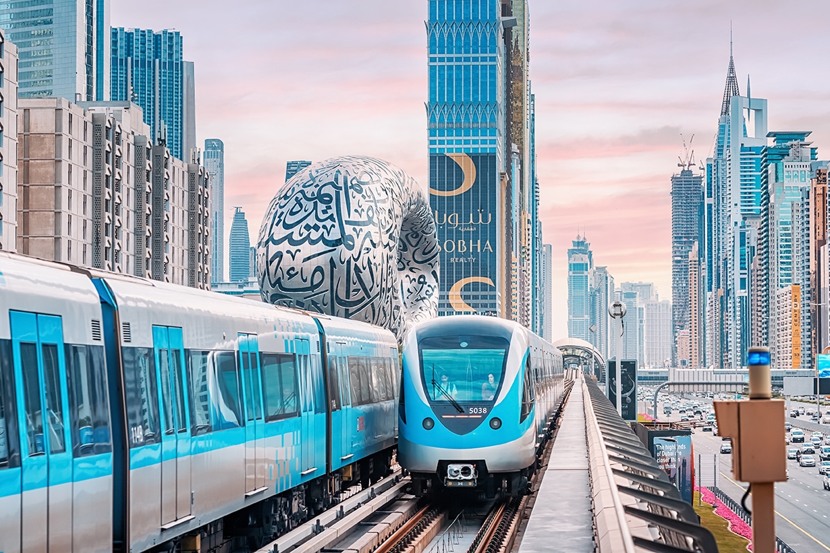 alt="Extended Dubai Metro Hours for Weekend Travel to Dubai Airport"