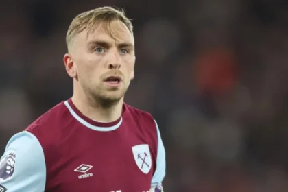 alt="West Ham’s Jarrod Bowen Out with Foot Fracture After Liverpool Defeat"