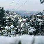 alt="Snow covers Kashmir as a cold wave moves across North India"