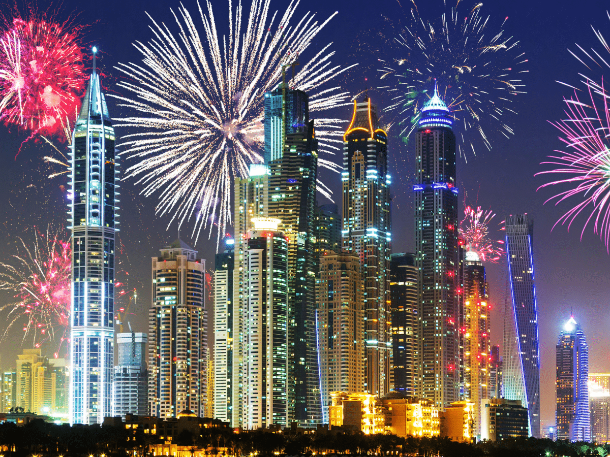 alt="Free Fireworks in Dubai & UAE: Best Spots for NYE 2025 Celebrations"