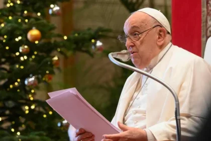 alt="Pope Francis Condemns 'Cruelty' of Gaza Airstrike Killing Children"