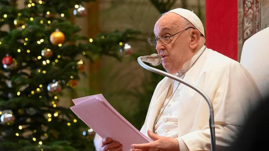 alt="Pope Francis Condemns 'Cruelty' of Gaza Airstrike Killing Children"