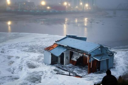 alt="Pier Breaks Off and Floats Away in California Storm"