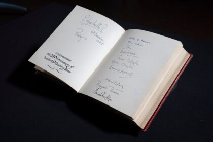 alt="British PM Visitors’ Books Reveal Historic Autographs"