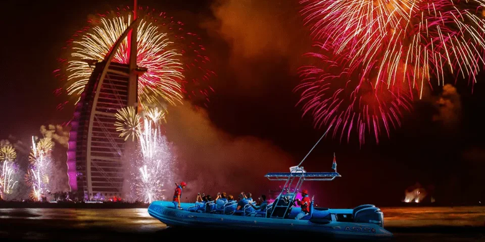 alt="Free Fireworks in Dubai & UAE: Top Spots for NYE 2025 Celebrations"