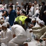 alt="Over 16,000 Volunteers Serve Worshippers at Prophet’s Mosque"