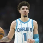 alt="LaMelo Ball Exits Lakers-Hornets Game with Ankle Injury"