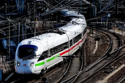 alt="Man Clings to High-Speed German Train in Life-Threatening Survival Attempt"