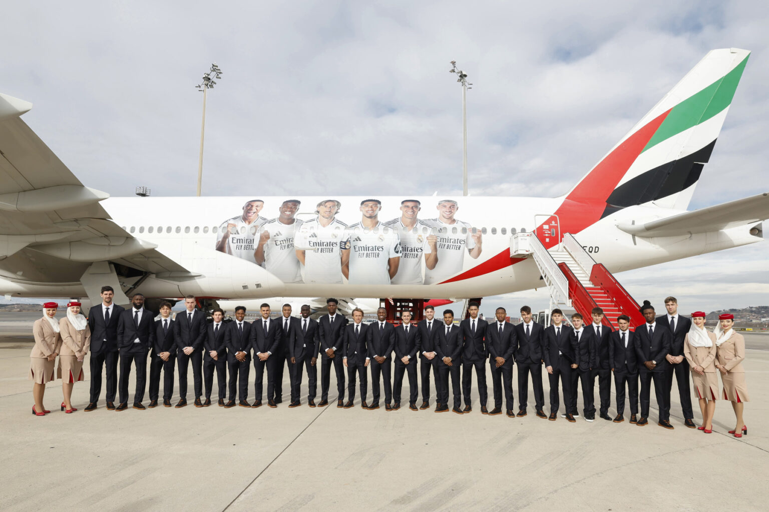 alt="Real Madrid Stars to Take High Skies on Emirates Boeing 777"