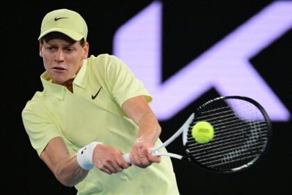 alt="Sinner Dominates De Minaur to Reach Melbourne Semis, Faces Shelton Next"