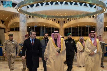 alt="Saudi Arabia Vows to Support Syria's Reconstruction in Historic Visit"