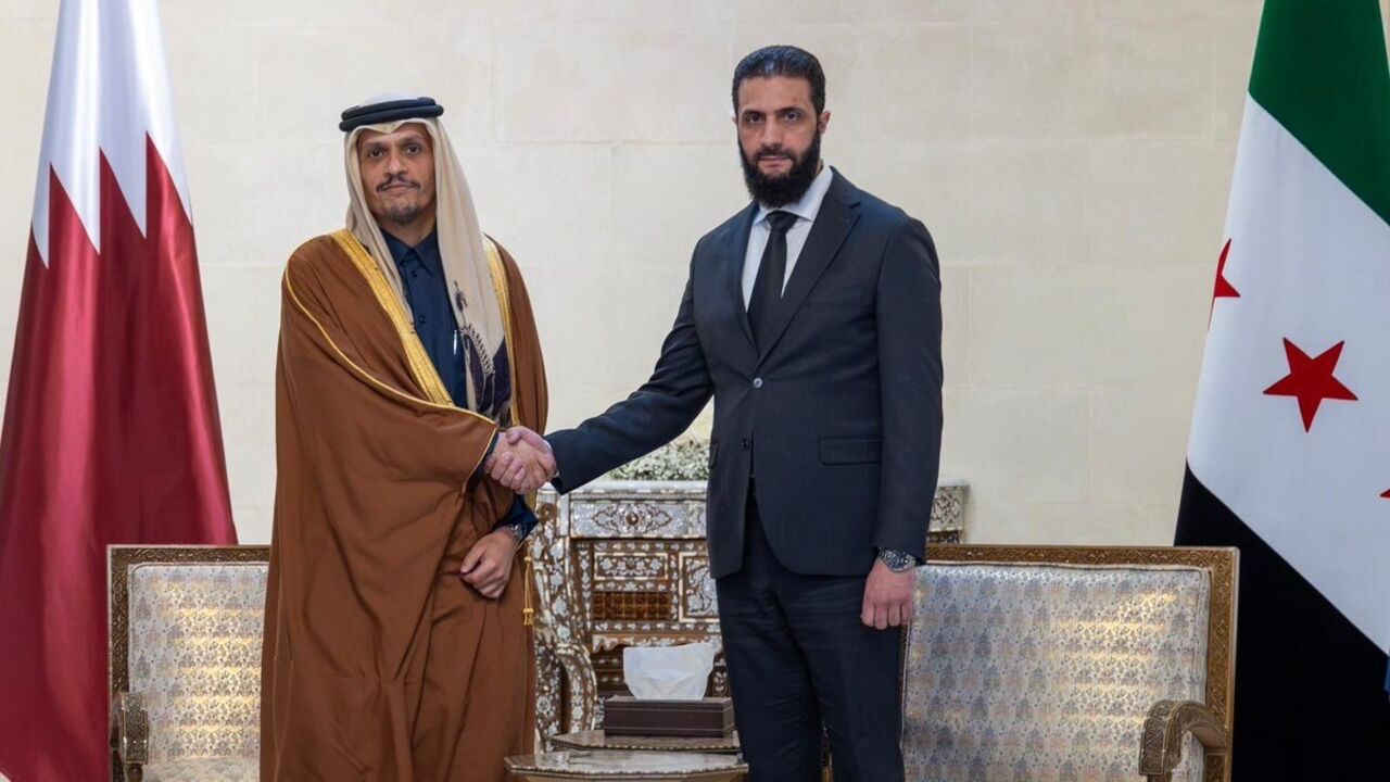 alt="Qatari Emir Makes Historic Visit to Syria, Welcomed by Interim Leader Sharaa"