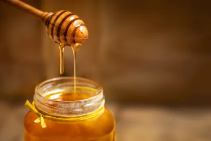 alt="25 tonnes of pure honey from Dubai centre exported every year"