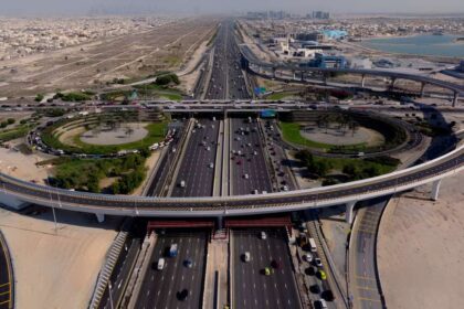 alt="Lane On Al Khail Road Shut Following Ceramic Tiles Fall"