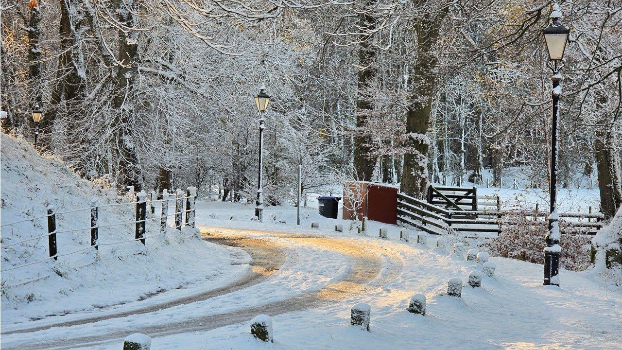 alt="Europe Preparing for Severe Snow and Ice as UK Faces Cold Weather Warnings"