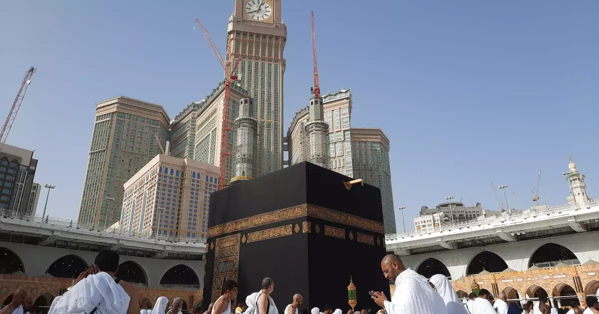 alt="Planning Your Umrah Journey, Essential Entry Points, Travel Tips, and Visa Regulations"