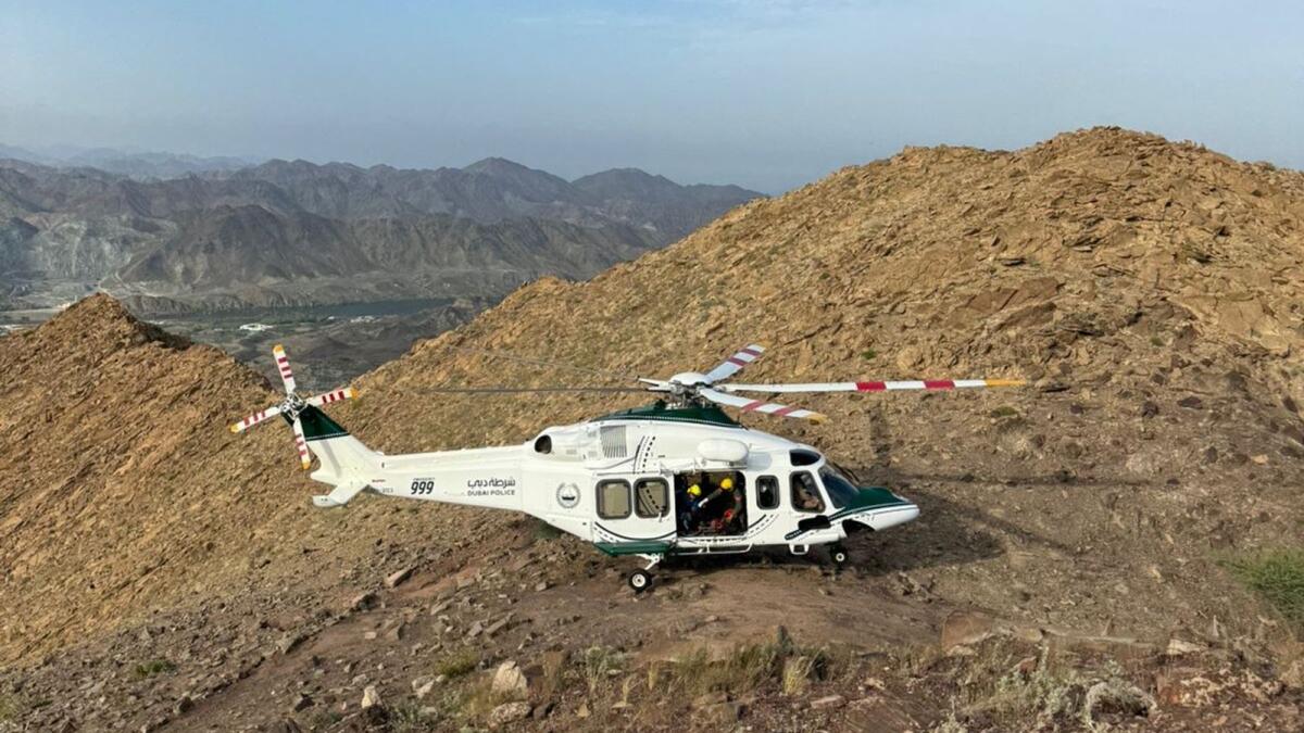 alt="5 Hikers Rescued After Being Stranded on Dubai's Hatta Mountain"