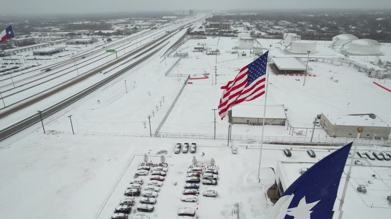 alt="Winter Storm Heading for Texas Grounds Flights and Menaces Grid"