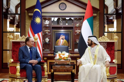 alt="UAE’s Sheikh Mohammed and Malaysian Prime Minister Explore Enhanced Cooperation in Dubai"