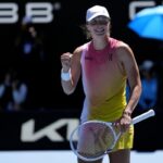 alt="Iga Swiatek Powers into Australian Open Semi-Finals Alongside Keys"