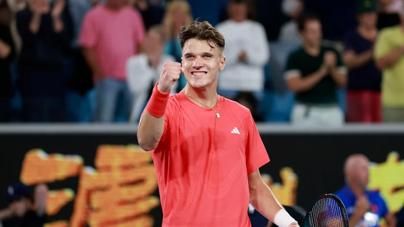 alt="Teen Sensation Jakub Mensik's Australian Open Dream Ends in Five-Set Thriller"