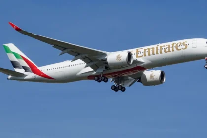 alt="Emirates' A350 Makes a Grand Entrance: First Flight Touches Down in Edinburgh"