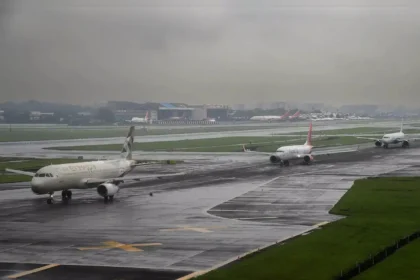 alt="Saudi Arabia Flight Delays: Heavy Rains Disrupt Airport Operations"