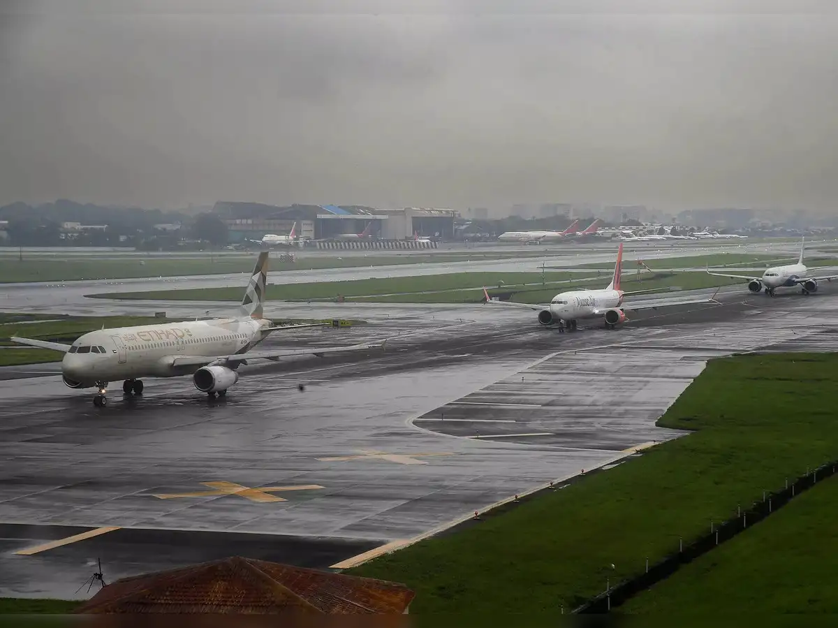 alt="Saudi Arabia Flight Delays: Heavy Rains Disrupt Airport Operations"