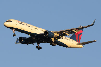 alt="Delta Passengers Evacuate on Slides After Aborted Takeoff on Snowy Tarmac"