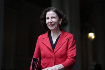 alt="UK Minister Anneliese Dodds Quits over Aid Budget Cuts"