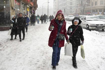 alt="Iran Shuts Schools, Offices as Cold Snap Disrupts Daily Life"