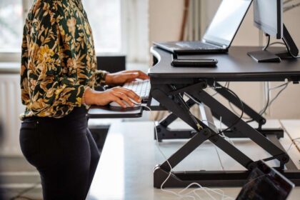 alt="Are Standing Desks Really Good for You? The Truth About Knee & Back Pain"