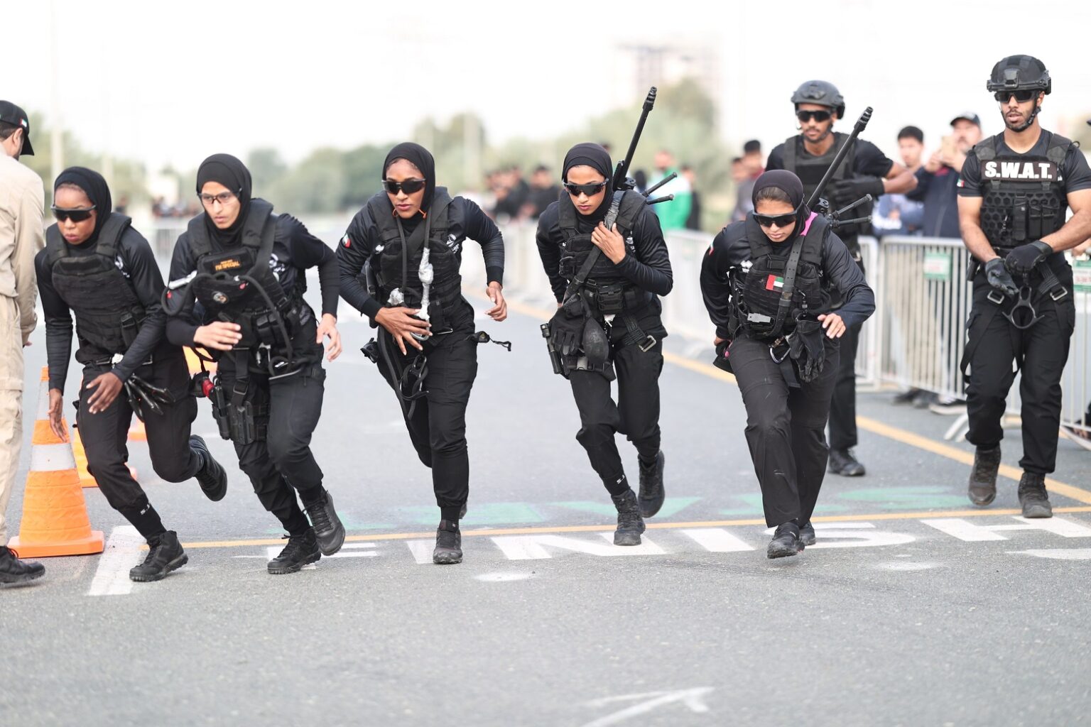 alt="Dubai Police Deploys 128 Patrols, Including 18 Female Units, for UAE Tour Women 2025"