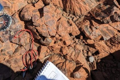 alt="Australian Scientists Uncover World’s Oldest Meteorite Crater, Rewriting History"