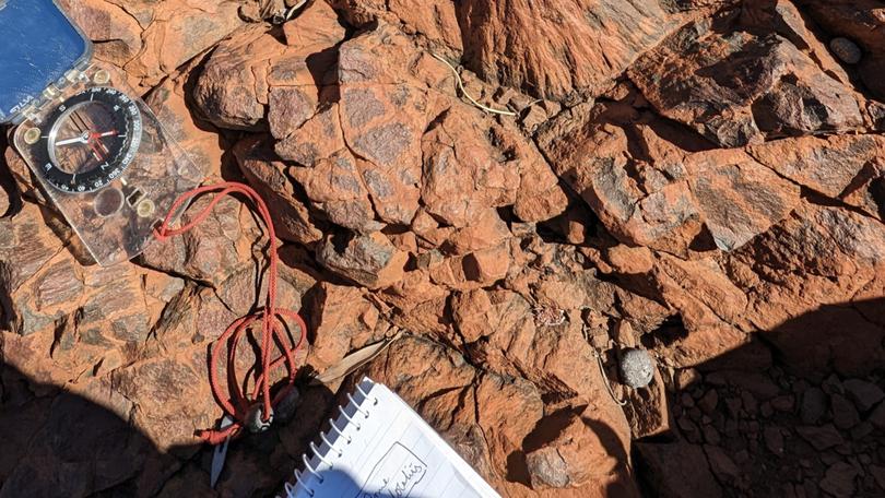 alt="Australian Scientists Uncover World’s Oldest Meteorite Crater, Rewriting History"