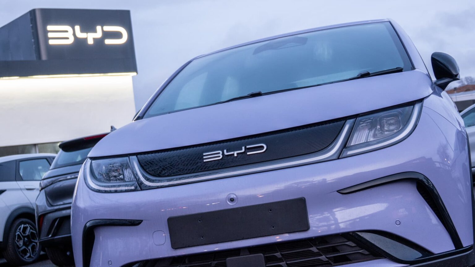 alt="BYD Shocks Market: 5-Minute EV Charging Tech Drives Stock Spike"