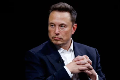 alt="Elon Musk Keeps UK Royal Society Membership Despite Calls to Expel Him"