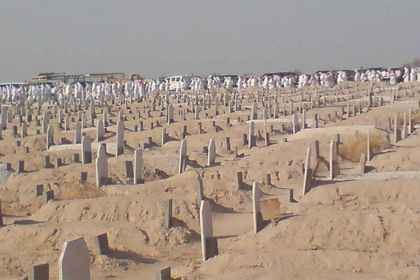 alt="Kuwait Prohibits Use of Colored Pebbles on Graves, Promotes Modesty in Funeral Rituals"