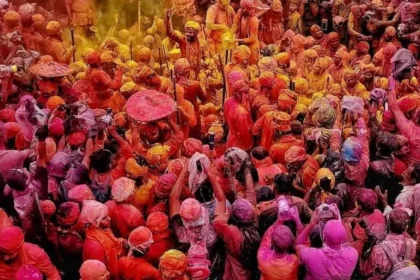 alt="India Bathed in Colors as Holi 2025 Celebrations Flood Streets!"