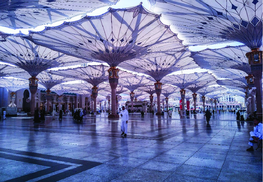 alt="Medina's Prophet's Mosque Receiving 250 High-Tech Umbrellas to Protect Worshippers"